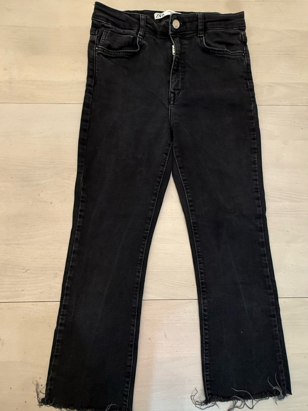 Zara Women’s Black Straight-Leg Jeans with Raw Hem